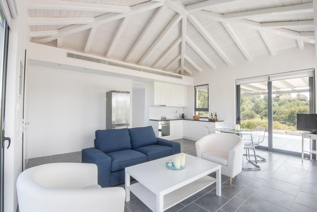 Minimal Sea View Maisonette Porto Heli Bagian luar foto